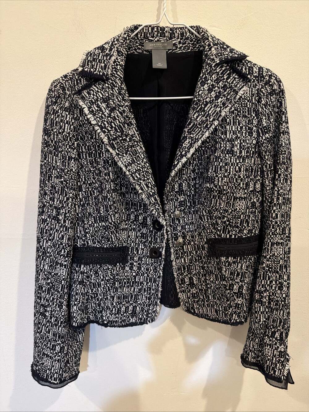 Ann Taylor Petites 4P Black White Tweed Blazer Cropped Jacket Career Chic